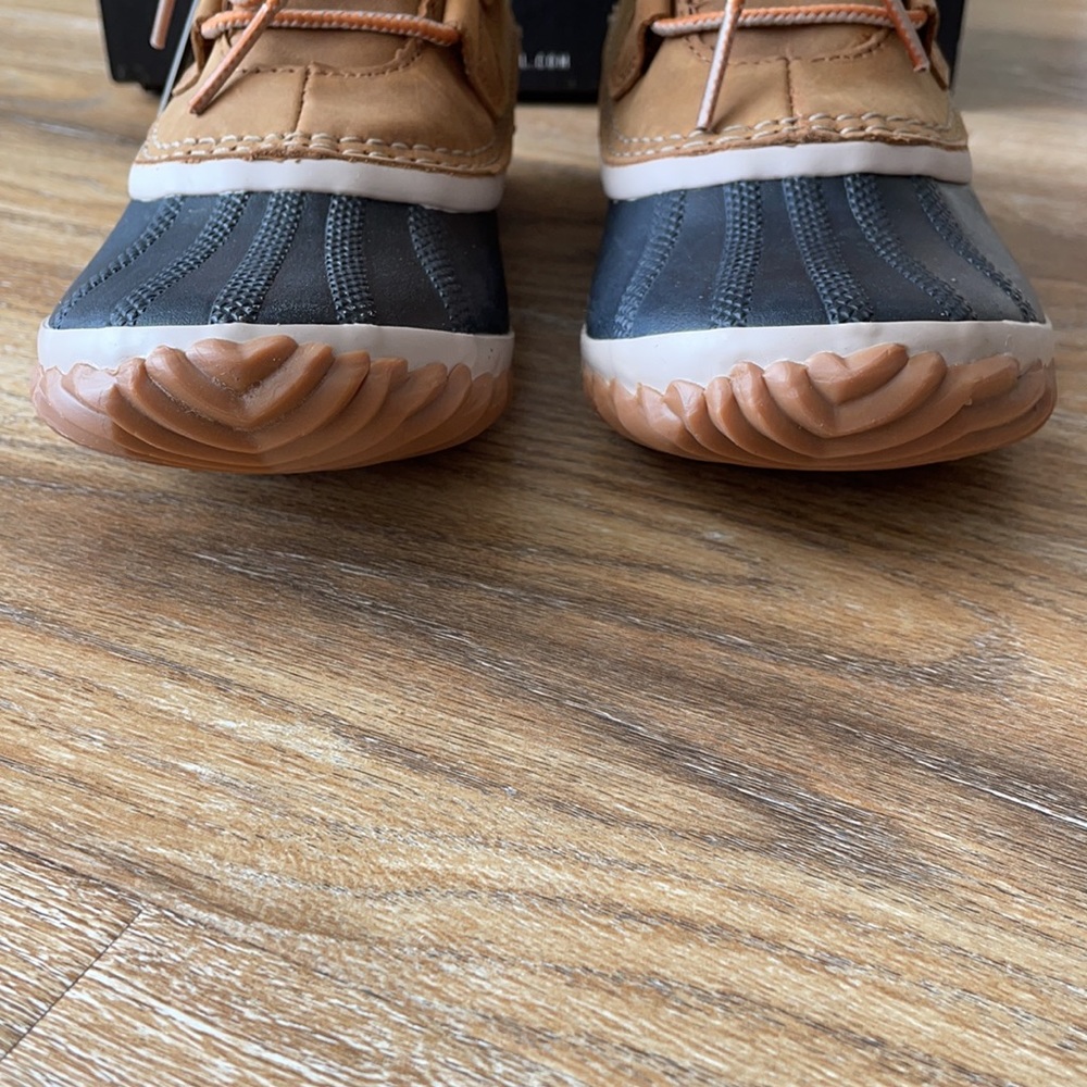 Sorel Out N’ About Duck Boot in Elk NWT - Picture 4 of 12